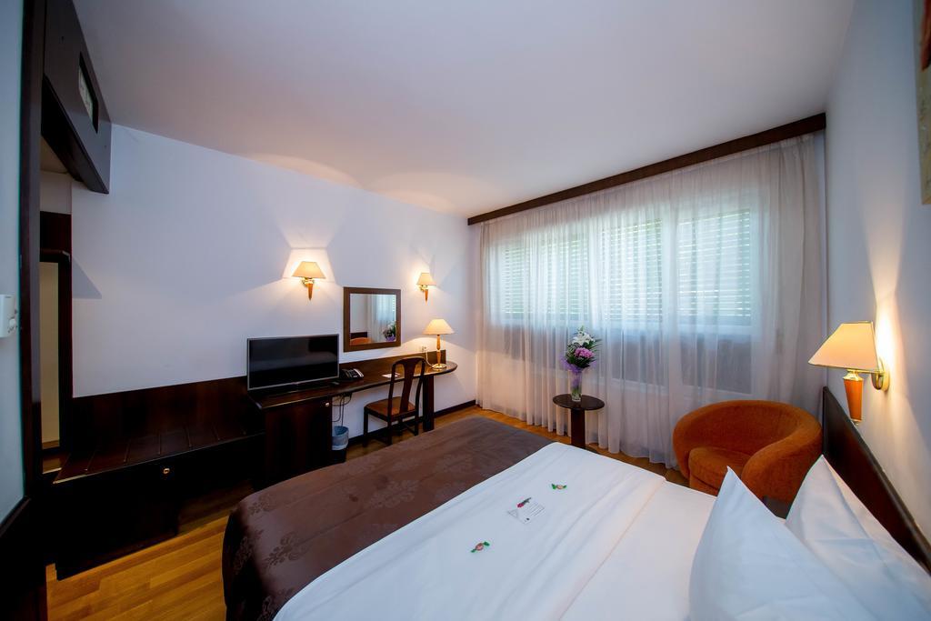 Best Western Central Hotel Arad Exterior foto